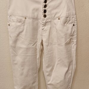 Arden B Cream Fabric Label